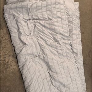 Elegant Gray Textured Comforter